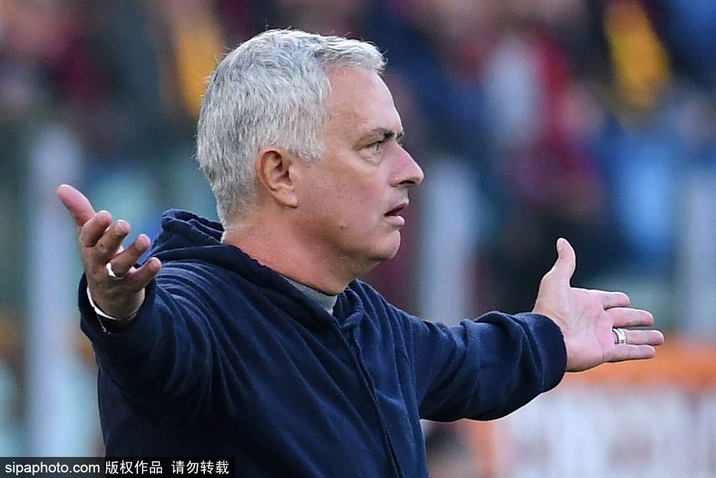 意大利杯比赛中，那不勒斯0-4不敌弗洛西诺内。